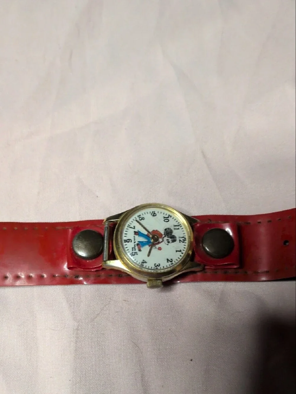 Working Mickey Mouse Hippie With Flower Red Vinyl Cartoon Character Wrist Watch